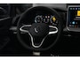 Volkswagen Golf 1.5 eTSI R-Line Edition | 150 PK | DSG | PANO | 360° CAMERA | LED | ACC Sportief, modern en bijzonder compleet: deze Volkswagen Golf 1.5 eTSI R-Line uit 2026 combineert de sportieve uitstraling van de R-Line met de efficiënte 1.5 eTSI mild-hybrid aandrijflijn.