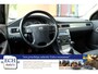 Volvo V70 2.0 benzine 145 pk Momentum, Leer, Trekhaak