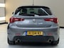 Alfa Romeo Giulietta 1.4 T Distinctive, 120Pk, 2011, Sport pakket, 4 seizoenenbanden, Climate control, Cruise control, Liefhebbersauto,
