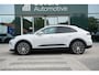 Porsche Macan 100 kWh IJsgrijs metallic | Luchtvering PASM | Panoramadak | Porsche InnoDrive incl. actieve rijstrookgeleiding | 360° Surround View incl. actieve parkeerassistent | Adaptieve cruise control (ACC) | 21 inch Macan Design velgen | Warmtepomp |