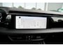Porsche Macan 100 kWh IJsgrijs metallic | Luchtvering PASM | Panoramadak | Porsche InnoDrive incl. actieve rijstrookgeleiding | 360° Surround View incl. actieve parkeerassistent | Adaptieve cruise control (ACC) | 21 inch Macan Design velgen | Warmtepomp |