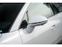 Porsche Macan 100 kWh IJsgrijs metallic | Luchtvering PASM | Panoramadak | Porsche InnoDrive incl. actieve rijstrookgeleiding | 360° Surround View incl. actieve parkeerassistent | Adaptieve cruise control (ACC) | 21 inch Macan Design velgen | Warmtepomp |