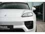 Porsche Macan 100 kWh IJsgrijs metallic | Luchtvering PASM | Panoramadak | Porsche InnoDrive incl. actieve rijstrookgeleiding | 360° Surround View incl. actieve parkeerassistent | Adaptieve cruise control (ACC) | 21 inch Macan Design velgen | Warmtepomp |