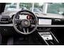 Porsche Macan 100 kWh IJsgrijs metallic | Luchtvering PASM | Panoramadak | Porsche InnoDrive incl. actieve rijstrookgeleiding | 360° Surround View incl. actieve parkeerassistent | Adaptieve cruise control (ACC) | 21 inch Macan Design velgen | Warmtepomp |