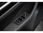 Porsche Macan 100 kWh IJsgrijs metallic | Luchtvering PASM | Panoramadak | Porsche InnoDrive incl. actieve rijstrookgeleiding | 360° Surround View incl. actieve parkeerassistent | Adaptieve cruise control (ACC) | 21 inch Macan Design velgen | Warmtepomp |