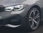 BMW 3-Serie Touring 330e xDrive M Sport PHEV 293pk Dealer O.H. | Panodak | Trekhaak Af Fabriek | Laser LED | Lederen Sportstoelen Memory & Verwarmd | Camera | Apple Carplay | Stuur Verwarmd | Blis | Adaptief Onderstel | Sfeerverlichting | 19"L.M | DAB | Plug In Hybrid |