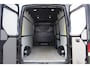 Volkswagen Crafter 35 2.0 TDI L3H3(L2H2) 3-ZITS, 177PK AUT. LED, ADAPT. CRUISE, STOELVERWARMING, STUURVERWARMING, VOORRUIT VERWARMING, STANDKACHEL, GEVEERDE ERGO ACTIVE STOEL