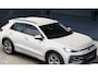 Volkswagen T-Roc 1.5 eTsi Life First Edition 116 PK Automaat | Nieuwe T-Roc | Apple Carplay draadloos | Camera | Stoelverwarming | Android Auto draadloos | 17" Lichtmetalen velgen | Stuurverwarming |  LED koplampen | Ruiten getint | Adaptieve cruise control | Climate control | Lane assist |