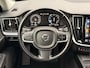 Volvo V60 2.0 T5 Automaat Momentum | Lederen bekleding | Sensus full map navigatie | Stoelverwarming | Volvo On Call met app | Getint glas achter | 18 inch lichtmetalen velgen met all-season banden | Apple CarPlay/Android Auto | Exterieur Styling Kit met dubbele uitlaat