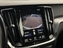 Volvo V60 2.0 T5 Automaat Momentum | Lederen bekleding | Sensus full map navigatie | Stoelverwarming | Volvo On Call met app | Getint glas achter | 18 inch lichtmetalen velgen met all-season banden | Apple CarPlay/Android Auto | Exterieur Styling Kit met dubbele uitlaat