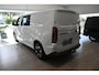 Ford E-Transit Custom 320 L2H1 Trend 65 kWh Dubbel Cabine | €5.000 Korting | 0,99% Financial Lease | Trekhaak | 6 Zitplaatsen | Betonplex Laadvloer | NIEUW UIT VOORRAAD
