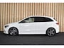 Mercedes-Benz B-klasse 180 Business Solution AMG Trekhaak Panoramadak CarPlay 1e eig. LED Virtual Nwe APK