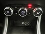 Renault Captur TCe 100 Intens | Apple carplay & Android auto | Climate control | Cruise control | Parkeersensoren achter | Lichtmetalen velgen |