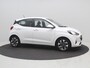 Hyundai i10 1.0 AUTOMAAT Comfort Smart 5-zits / Navigatie / Cruise Control / LMV / 5-Persoons / Airco / Stoelverwarming voor / Stuurwiel verwarming / Parkeersensoren achter / Achteruitrijcamera / Apple CarPlay & Android Auto / Fabrieksgarantie tot 26-05-2030 /