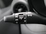 Hyundai i10 1.0 AUTOMAAT Comfort Smart 5-zits / Navigatie / Cruise Control / LMV / 5-Persoons / Airco / Stoelverwarming voor / Stuurwiel verwarming / Parkeersensoren achter / Achteruitrijcamera / Apple CarPlay & Android Auto / Fabrieksgarantie tot 26-05-2030 /
