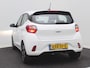 Hyundai i10 1.0 AUTOMAAT Comfort Smart 5-zits / Navigatie / Cruise Control / LMV / 5-Persoons / Airco / Stoelverwarming voor / Stuurwiel verwarming / Parkeersensoren achter / Achteruitrijcamera / Apple CarPlay & Android Auto / Fabrieksgarantie tot 26-05-2030 /