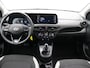 Hyundai i10 1.0 AUTOMAAT Comfort Smart 5-zits / Navigatie / Cruise Control / LMV / 5-Persoons / Airco / Stoelverwarming voor / Stuurwiel verwarming / Parkeersensoren achter / Achteruitrijcamera / Apple CarPlay & Android Auto / Fabrieksgarantie tot 26-05-2030 /