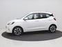 Hyundai i10 1.0 AUTOMAAT Comfort Smart 5-zits / Navigatie / Cruise Control / LMV / 5-Persoons / Airco / Stoelverwarming voor / Stuurwiel verwarming / Parkeersensoren achter / Achteruitrijcamera / Apple CarPlay & Android Auto / Fabrieksgarantie tot 26-05-2030 /