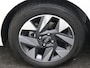 Hyundai i10 1.0 AUTOMAAT Comfort Smart 5-zits / Navigatie / Cruise Control / LMV / 5-Persoons / Airco / Stoelverwarming voor / Stuurwiel verwarming / Parkeersensoren achter / Achteruitrijcamera / Apple CarPlay & Android Auto / Fabrieksgarantie tot 26-05-2030 /