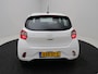 Hyundai i10 1.0 AUTOMAAT Comfort Smart 5-zits / Navigatie / Cruise Control / LMV / 5-Persoons / Airco / Stoelverwarming voor / Stuurwiel verwarming / Parkeersensoren achter / Achteruitrijcamera / Apple CarPlay & Android Auto / Fabrieksgarantie tot 26-05-2030 /