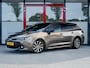 Toyota Corolla Touring Sports 1.8 Hybrid Business Plus | Trekhaak | Camera | Bi-Tone | Head-Up Display | LED Koplampen | Lichtmetalen Velgen | Climate Control | Elektrische Achterklep |