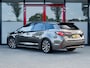 Toyota Corolla Touring Sports 1.8 Hybrid Business Plus | Trekhaak | Camera | Bi-Tone | Head-Up Display | LED Koplampen | Lichtmetalen Velgen | Climate Control | Elektrische Achterklep |