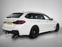 BMW 5-Serie Touring 530e M-Sport / Anniversary / X-Drive / / Harman Kardon / Panoramadak / Massagefunctie / Trekhaak / Leder-Sport / Apk 06-2028