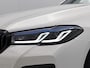 BMW 5-Serie Touring 530e M-Sport / Anniversary / X-Drive / / Harman Kardon / Panoramadak / Massagefunctie / Trekhaak / Leder-Sport / Apk 06-2028