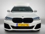 BMW 5-Serie Touring 530e M-Sport / Anniversary / X-Drive / / Harman Kardon / Panoramadak / Massagefunctie / Trekhaak / Leder-Sport / Apk 06-2028