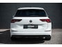 Volkswagen Golf Variant 1.5 eTSI R-Line ACC TREKHAAK STUURVERWARMING LED CARPLAY