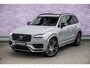 Volvo XC90 2.0 T8 Plug-in hybrid AWD Ultra Dark | SOH 97% | Trekhaak | 22" | Head-Up Display | 360 Camera | Harman/Kardon | Memory Seats | Stoel & Stuurverwarming | Getint Glas |