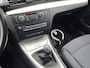 BMW 1-Serie 118i EffDyn. Ed. Business Line Ultimate Edition | Nieuwe APK! | Stoelverwarming | Climate Control | Navigatie | Cruise Control | 17" velgen M Logo | Sport Stuur M Logo | BMW M Schakelpook | Automatische verlichting |