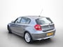 BMW 1-Serie 118i EffDyn. Ed. Business Line Ultimate Edition | Nieuwe APK! | Stoelverwarming | Climate Control | Navigatie | Cruise Control | 17" velgen M Logo | Sport Stuur M Logo | BMW M Schakelpook | Automatische verlichting |
