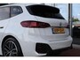 BMW 2-Serie Active Tourer (u06) 220i M-SPORT SHADOW LINE Panoramadak | Camera | Stoelverwarming | Sfeerverlichting | Wide screen | DAB |