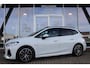 BMW 2-Serie Active Tourer (u06) 220i M-SPORT SHADOW LINE Panoramadak | Camera | Stoelverwarming | Sfeerverlichting | Wide screen | DAB |