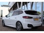 BMW 2-Serie Active Tourer (u06) 220i M-SPORT SHADOW LINE Panoramadak | Camera | Stoelverwarming | Sfeerverlichting | Wide screen | DAB |