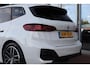 BMW 2-Serie Active Tourer (u06) 220i M-SPORT SHADOW LINE Panoramadak | Camera | Stoelverwarming | Sfeerverlichting | Wide screen | DAB |