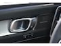 Volvo XC40 B4 Plus Dark | Trekhaak | Verwarmbare voorstoelen, voorruit en stuurwiel | Premium audio by Harman Kardon | Apple carplay/Android auto | Keyless