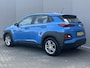 Hyundai Kona 1.0T Comfort / Afneembare Trekhaak (1.200KG) / 100% Dealeronderhouden / 1e Eigenaar / Navigatie DMV Apple Carplay&Android Auto / Dab / Achteruitrij Camera / Lichtmetalen Velgen 16" /