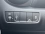 Hyundai Kona 1.0T Comfort / Afneembare Trekhaak (1.200KG) / 100% Dealeronderhouden / 1e Eigenaar / Navigatie DMV Apple Carplay&Android Auto / Dab / Achteruitrij Camera / Lichtmetalen Velgen 16" /