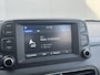 Hyundai Kona 1.0T Comfort / Afneembare Trekhaak (1.200KG) / 100% Dealeronderhouden / 1e Eigenaar / Navigatie DMV Apple Carplay&Android Auto / Dab / Achteruitrij Camera / Lichtmetalen Velgen 16" /