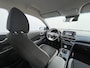 Hyundai Kona 1.0T Comfort / Afneembare Trekhaak (1.200KG) / 100% Dealeronderhouden / 1e Eigenaar / Navigatie DMV Apple Carplay&Android Auto / Dab / Achteruitrij Camera / Lichtmetalen Velgen 16" /