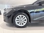 Audi A3 Sportback 35 TFSI Pro Line Apple Carplay/Android Auto | Autonomous Emergency Braking | Draadloze Telefoonlader | Electronic Climate Controle | LED Koplampen | Lichtmetalen Velgen 16'' | Multimedia-Voorbereiding | Parkeer Assistent | Parkeersensor Voor en Achter | Regensensor | Rijstrooksensor | Sportstuur | Start/Stop Systeem | Uitwijk Assistent | Warmte werend Glas | Achteruitrijcamera | Cruise Control Adaptief met Stop en Go | Elektrisch Verstelbare Bestuurdersstoelen | Navigatiesysteem Full Map