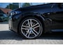 BMW X5 xDrive50e | M Sport Pro | Panoramadak | Driving Assistant Professional | Sofft Close | Trekhaak | Integrale actieve besturing | M SPORTREM, ROOD HOOGGLANS | Parking Assistant professional | Harman/Kardon Surround Sound systeem |