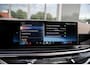 BMW X5 xDrive50e | M Sport Pro | Panoramadak | Driving Assistant Professional | Sofft Close | Trekhaak | Integrale actieve besturing | M SPORTREM, ROOD HOOGGLANS | Parking Assistant professional | Harman/Kardon Surround Sound systeem |
