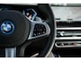 BMW X5 xDrive50e | M Sport Pro | Panoramadak | Driving Assistant Professional | Sofft Close | Trekhaak | Integrale actieve besturing | M SPORTREM, ROOD HOOGGLANS | Parking Assistant professional | Harman/Kardon Surround Sound systeem |
