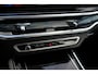 BMW X5 xDrive50e | M Sport Pro | Panoramadak | Driving Assistant Professional | Sofft Close | Trekhaak | Integrale actieve besturing | M SPORTREM, ROOD HOOGGLANS | Parking Assistant professional | Harman/Kardon Surround Sound systeem |