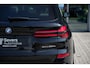 BMW X5 xDrive50e | M Sport Pro | Panoramadak | Driving Assistant Professional | Sofft Close | Trekhaak | Integrale actieve besturing | M SPORTREM, ROOD HOOGGLANS | Parking Assistant professional | Harman/Kardon Surround Sound systeem |