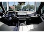 BMW X5 xDrive50e | M Sport Pro | Panoramadak | Driving Assistant Professional | Sofft Close | Trekhaak | Integrale actieve besturing | M SPORTREM, ROOD HOOGGLANS | Parking Assistant professional | Harman/Kardon Surround Sound systeem |