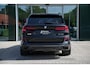 BMW X5 xDrive50e | M Sport Pro | Panoramadak | Driving Assistant Professional | Sofft Close | Trekhaak | Integrale actieve besturing | M SPORTREM, ROOD HOOGGLANS | Parking Assistant professional | Harman/Kardon Surround Sound systeem |